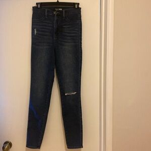 Fashion Nova Stretchy High-Wasted Jeans Size 7/28, worn once, looks new.